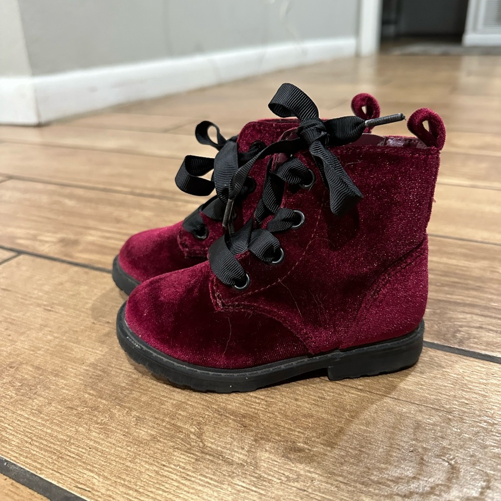 Toddler girl velvet booties- size 6